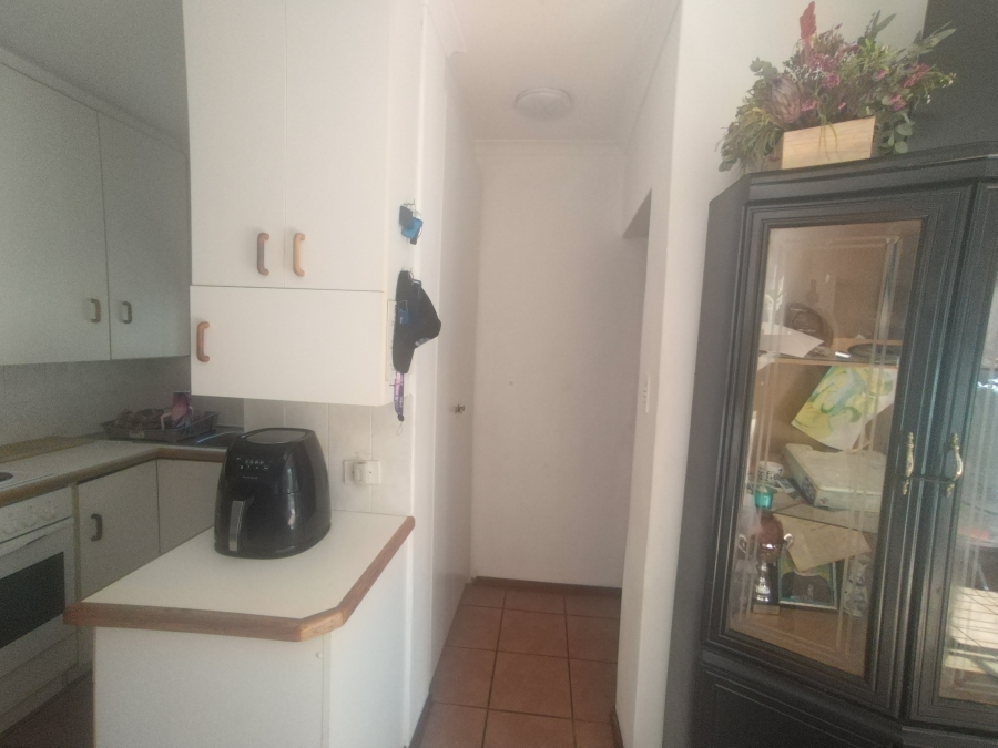 2 Bedroom Property for Sale in Oakglen Western Cape